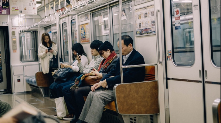 Medici: Timpul petrecut în drum spre serviciu ar trebui considerat perioadă de muncă