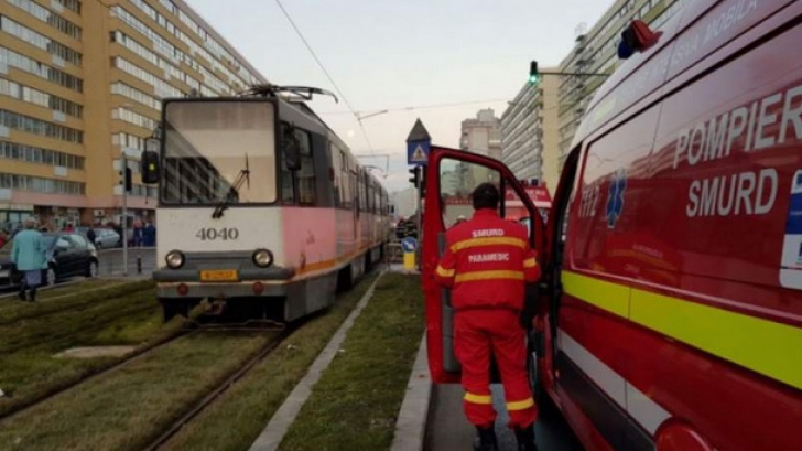 Accident cumplit, în Capitală: piciorul unei tinere, secţionat de tramvai