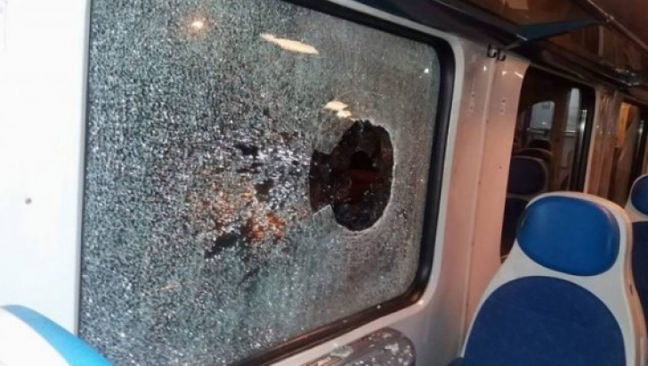 Tren atacat cu gloanţe, pe ruta Timişoara - Reşiţa. UPDATE. Poliţia a deschis o anchetă
