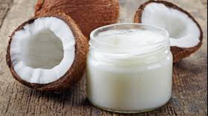 Un profesor de medicină susține că uleiul de cocos este otrăvitor. Care este adevărul?
