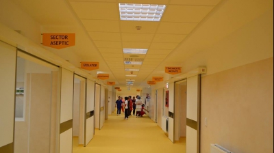 Un copil de un an a ajuns în stare gravă la spital după a fost lăsat nesupravegheat