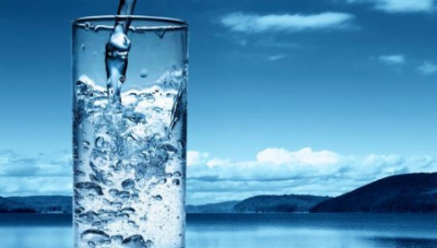 De ce e bună apa minerală într-o cură de slăbire