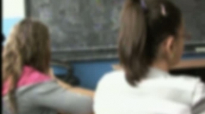 Scandal la un liceu din Vâlcea. Un elev, filmat când ameninţă o profesoară cu bătaia!