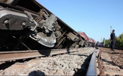 Moartea pândeşte la fiecare macaz CFR. 65% din linii şi poduri pot ceda în condiţii reale de trafic