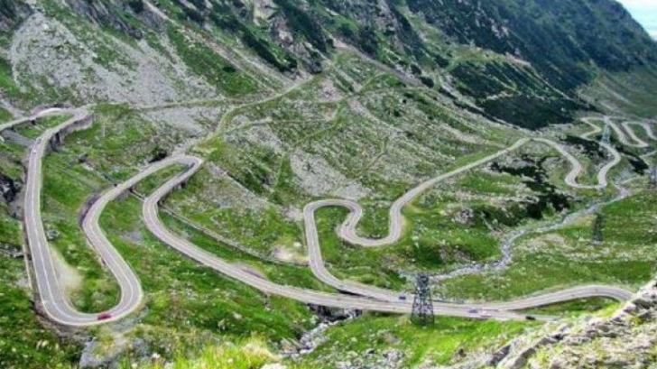 Circulaţia pe Transfăgărăşan va fi închisă sâmbătă între Barajul Vidraru şi Bâlea Lac