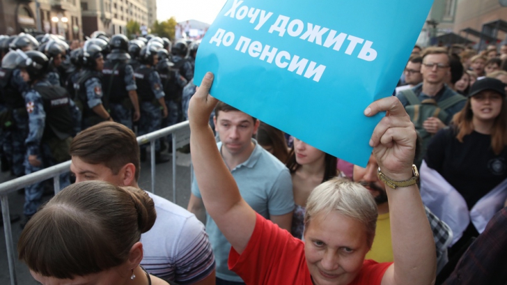 Probleme pentru Putin. Protestul împotriva reformei pensiilor cuprinde Rusia. Rețineri în masă