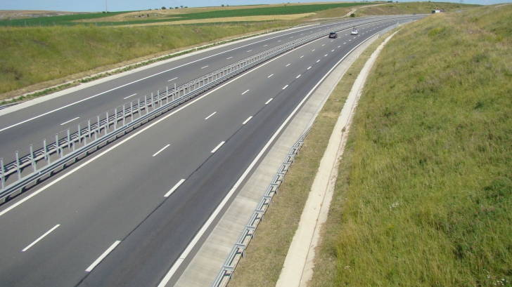 În noiembrie, se deschide un nou segment de autostradă, în România