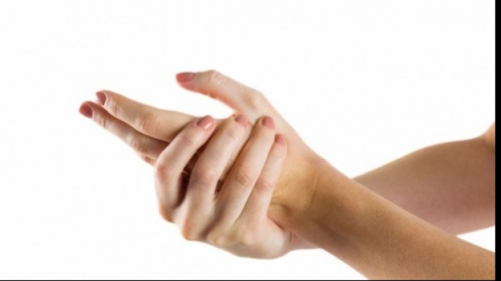 Artroza mainilor: de ce apare si cum se trateaza - Mâinile umflate rănesc articulațiile