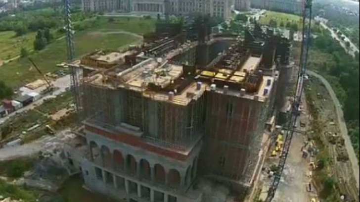 Patriarhul a sfințit cele șase clopote ale Catedralei Mântuirii Neamului. Toate au chipul său pe ele