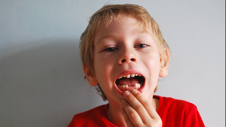 De ce n-ar trebui aruncați dinții de lapte ai copiilor