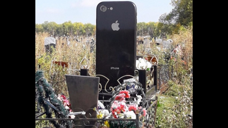 Un iPhone uriaș, piatră de mormânt