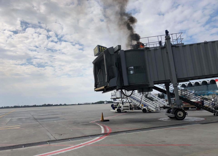 Incendiu pe Aeroportul "Henri Coandă", pompierii în stare de alertă 