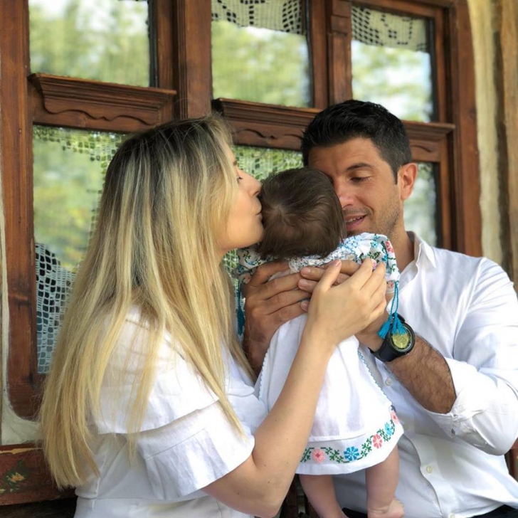 Laura Cosoi și-a botezat fetița în Maramureș
