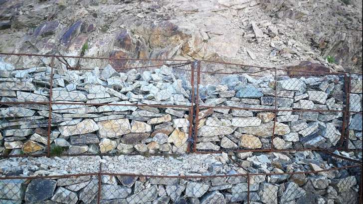 Au furat pietrele din zidurile de sprijin de pe Transalpina