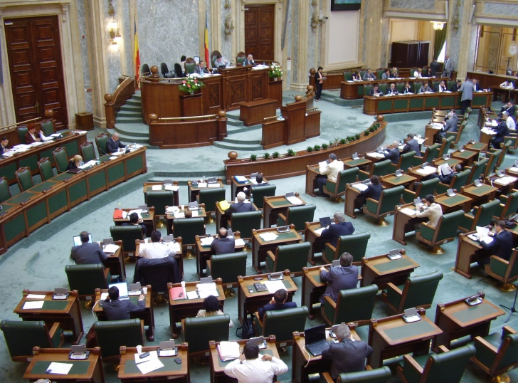 Senatul a adoptat proiectul de lege privind combaterea spălării banilor. Ce sancțiuni riscă România