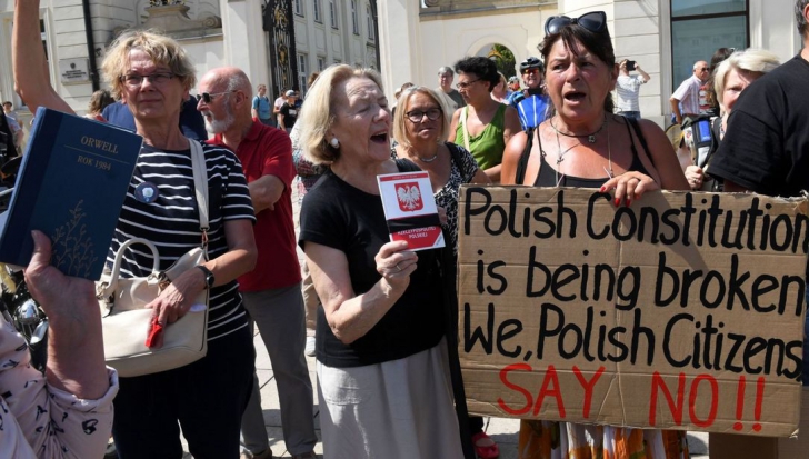 Comisia UE atacă Polonia la Curtea Europeană de Justiție 
