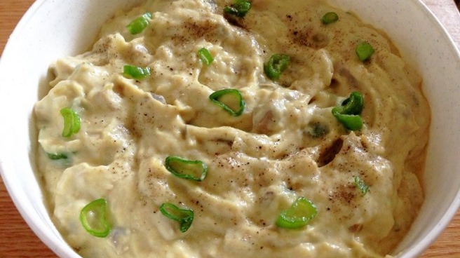 Cum să prepari salata de vinete. Cu ce poți să înlocuiești maioneza. Are un gust mai bun și este mult mai sănătoasă