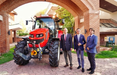 Tractorul nostru se întoarce. Primul tractor 100% românesc din ultimii 15 ani cucereşte Europa