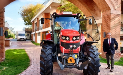 Tractorul nostru se întoarce. Primul tractor 100% românesc din ultimii 15 ani cucereşte Europa