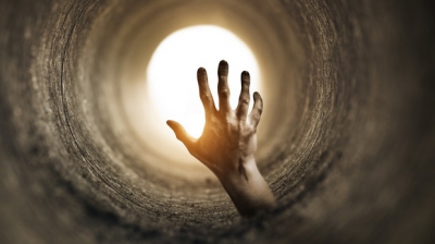 Curiozităţi despre moarte: c&acirc;nd &icirc;ncepem să simţim sf&acirc;rşitul şi ce se &icirc;nt&acirc;mplă pe drumul spre lumină