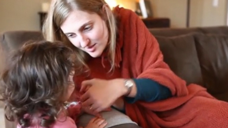 Au adoptat o fetiţă. Când tatăl a văzut mama naturală, şi-a dat seama că o întâlnise deja. Cine era