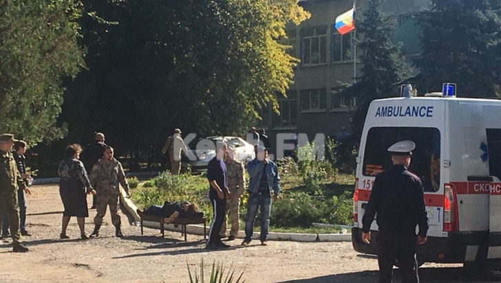 Atac cu bombă și arme automate la un colegiu din Crimeea. 18 morți, zeci de răniți