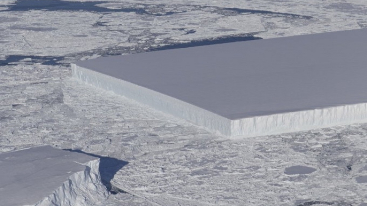 Misterul aisbergului perfect dreptunghiular fotografiat de NASA în Antarctica