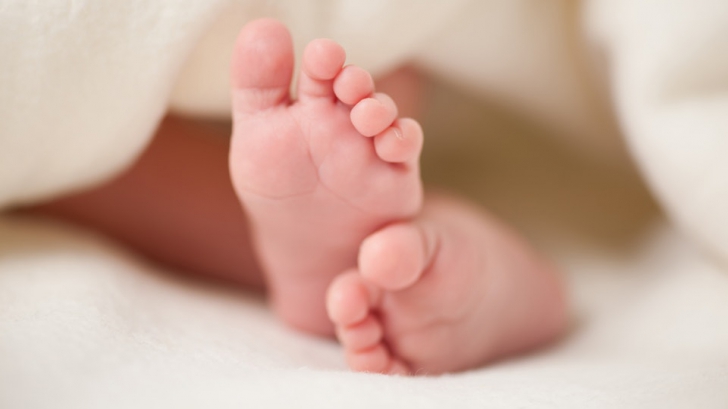 Copilul cu 2 penisuri născut la Ploieşti, transferat la Bucureşti