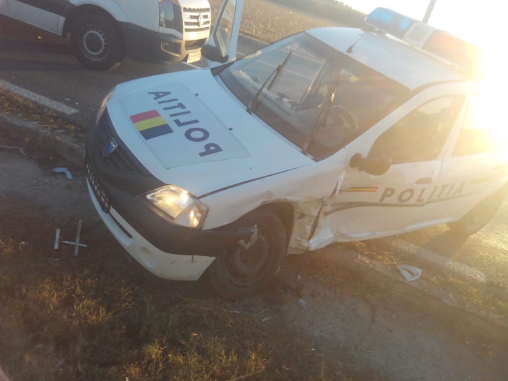 Un poliţist şi un jandarm în misiune, răniţi într-un accident rutier în Constanţa. FOTO