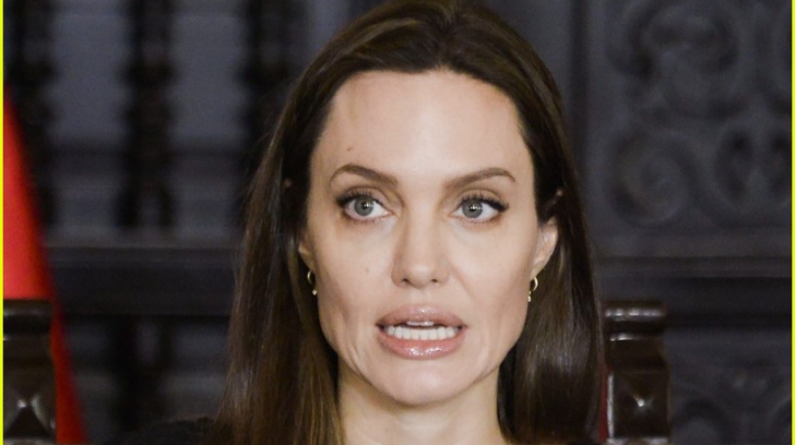 Angelina Jolie, de nerecunoscut blondă în noul său film 