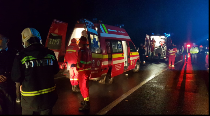 Autocar cu 72 de persoane răsturnat, în Hunedoara. S-a activat planul roșu