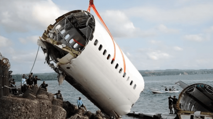 Fuzelajul avionului prăbuşit în Indonezia, localizat
