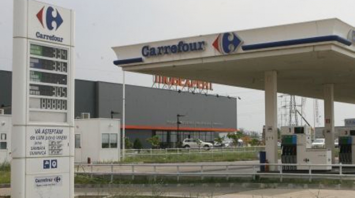 Carrefour vinde benzină şi motorină la pompă. Are staţie PECO. Ce preţuri sunt aici