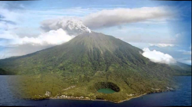 Indonezia - eruptie vulcan