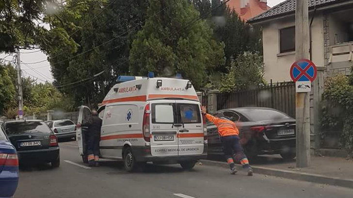Au rămas cu Ambulanţa în pană, pe o stradă din Craiova