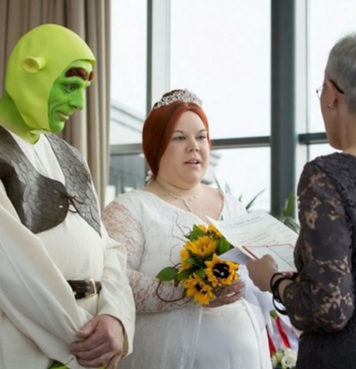 Cele mai nebune fotografii de la nunţi. Imaginile pe care mirii au vrut să le ardă! Groaznice!