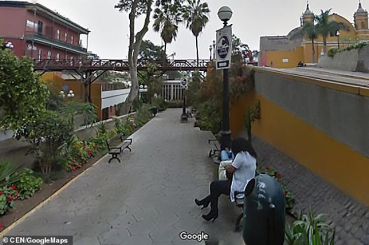 Google Maps. Căuta o locaţie pe Google Street View, dar şi-a găsit soţia în poze. A divorţat imediat
