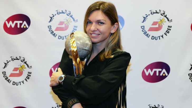 VIDEO | Simona Halep a primit un trofeu din partea WTA