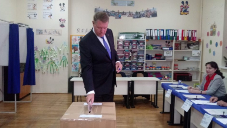 Klaus Iohannis, apariție surpriză în ultimele ore ale votului, în pragul eșecului referendumului