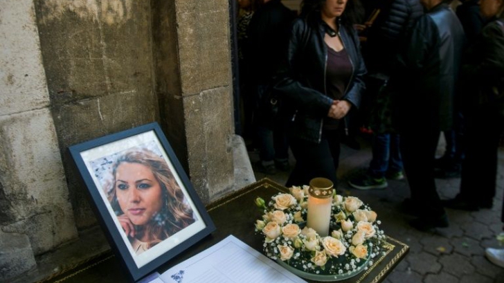 Sute de persoane au participat la funeraliile jurnalistei Viktoria Marinova
