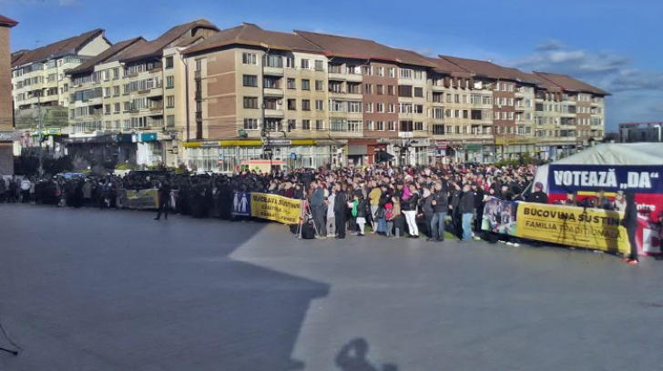 Parlamentari, primari și lideri religioși, la un miting pro-referendum în Suceava