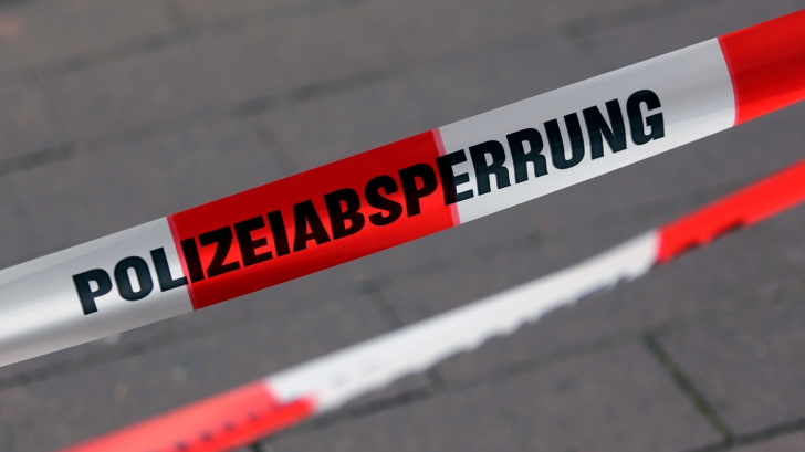 Austria. Trei români loviți intenţionat de o mașină, în faţa unui club