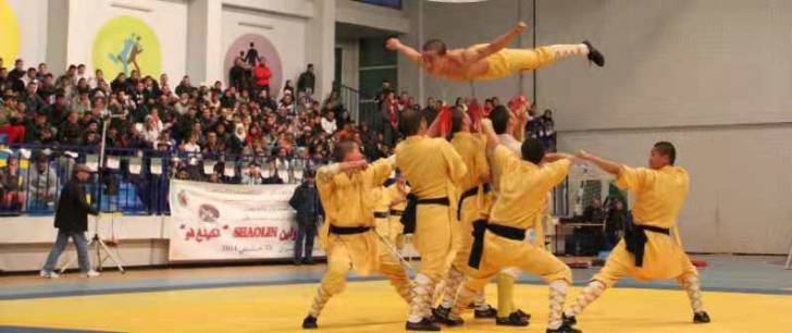 Demonstratie de arte martiale Shaolin („Camasa de fier”)