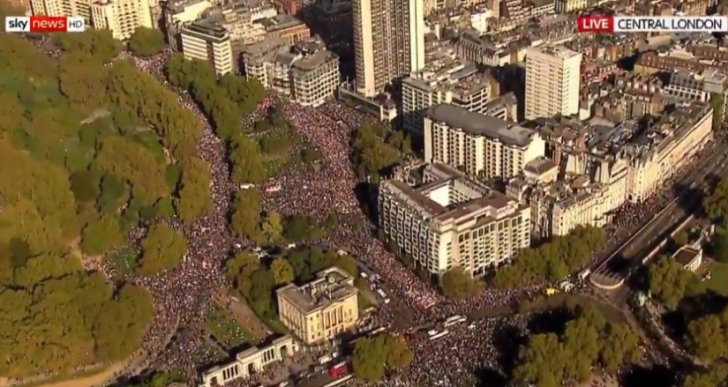 Manifestaíe uriaşă la Londra, oamenii cer încă un referendum pe Brexit 