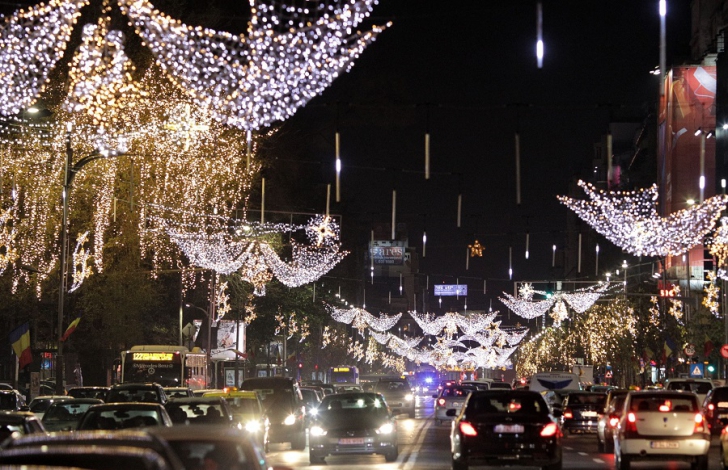 S-au aprins luminile în Bucureşti. Start oficial pentru sărbătorile de iarnă. Imagini spectaculoase