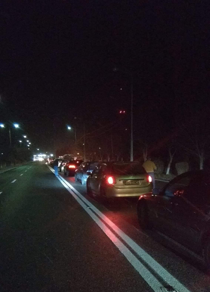 Blocaj în vămile Albiţa şi Sculeni: Serbăm Centenarul la cozi, asta-i România lui Dragnea (VIDEO)