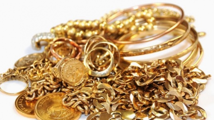 Cum să cureţi bijuteriile din aur fără să le strici