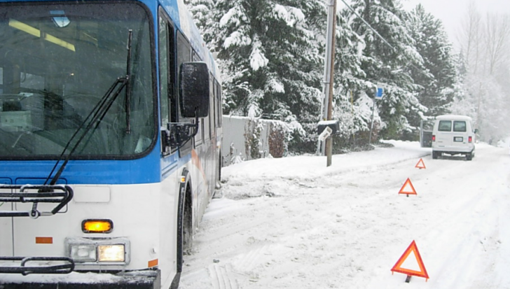 Alertă! Autocar cu 25 de turiști români, blocat în zăpadă 