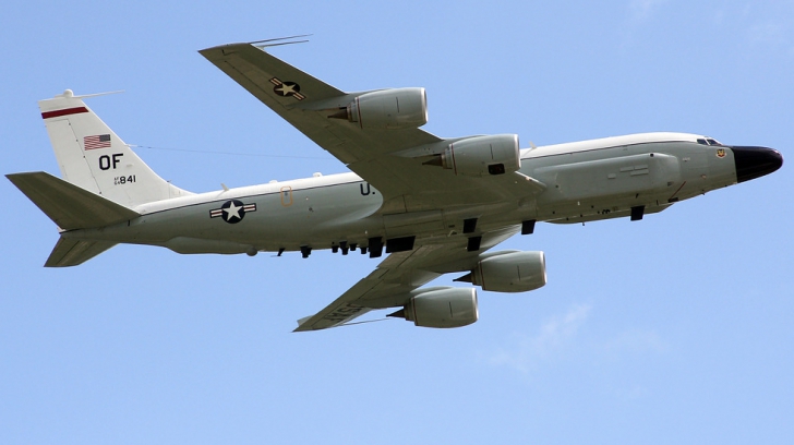 Un avion Boeing RC-135V