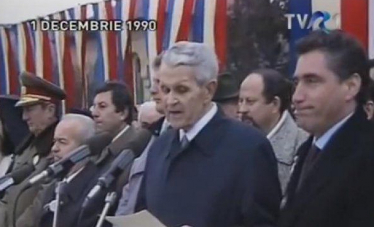 Sărbătoarea dezbinării: 1990, Corneliu Coposu, huiduit sub privirile lui Ion Iliescu (VIDEO)